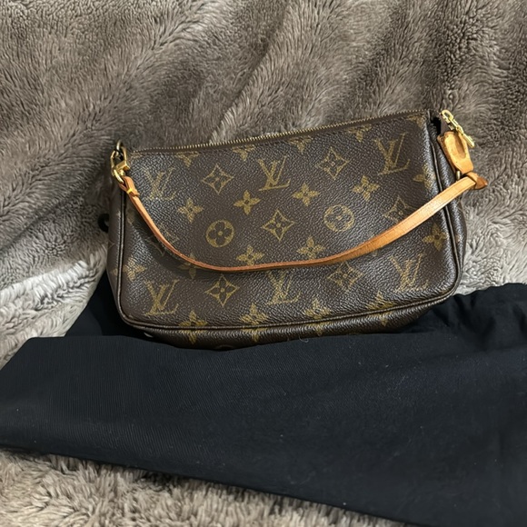 LOUIS VUITTON Monogram Canvas Pochette Accessories - Picture 10 of 11